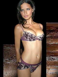 Modelo Glamuroso en Lencería
