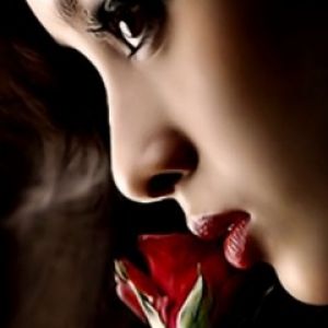 Chica Hermosa con Rosa