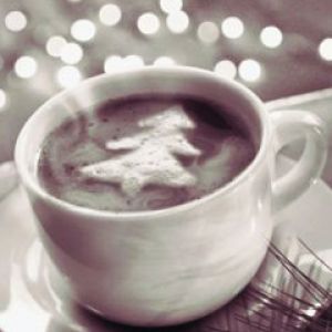 Café Navideño con Diseño de Árbol