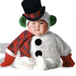 Bebé Adorable en Disfraz de Muñeco de Nieve