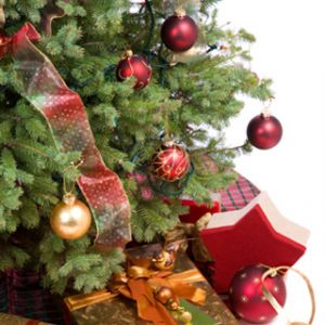 Árbol de Navidad con adornos