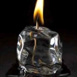 Arte del Cubo de Hielo Ardiente