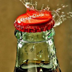 Botella de Coca-Cola con Salpicadura
