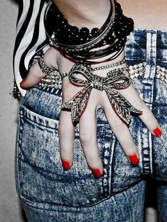 Accesorios de Mano Elegantes