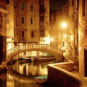Canal Nocturno de Venecia