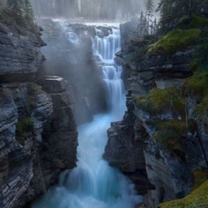Cascada Majestuosa en la Naturaleza