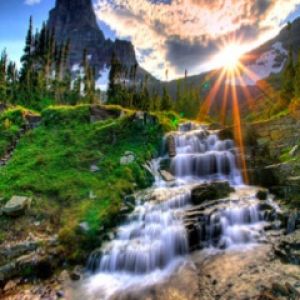 Impresionante Cascada de Montaña