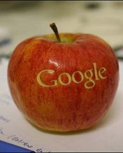Logo de Google en una manzana