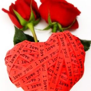 Corazón Rojo y Rosas