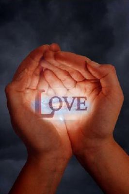 Manos Sosteniendo Amor