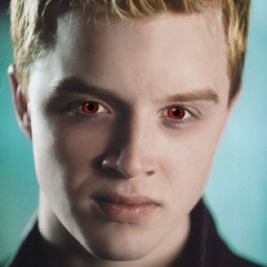 Personaje Misterioso con Ojos Rojos