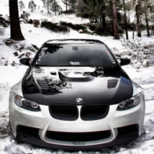 BMW M3 en paisaje nevado