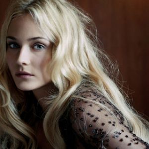 Belleza Rubia Elegante