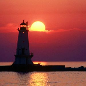 Faro al Atardecer