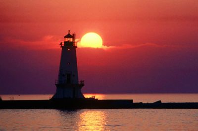 Faro al Atardecer