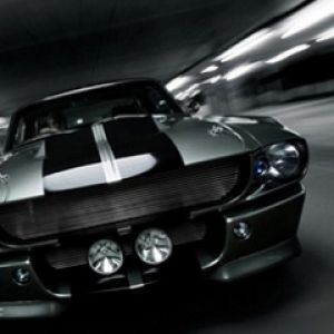 Mustang Clásico en Movimiento