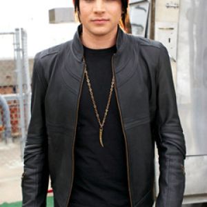 Estilo Elegante de Adam Lambert