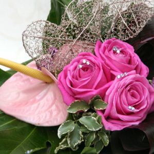 Hermoso arreglo de rosas rosas