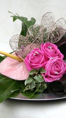Hermoso arreglo de rosas rosas