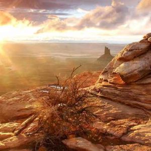 Impresionante Atardecer Sobre Paisaje Rocoso