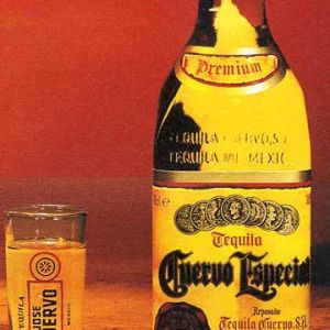 Botella de Tequila Jose Cuervo