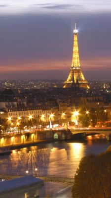 Vista Nocturna de la Torre Eiffel