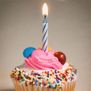 Cupcake de Cumpleaños Colorido