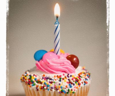 Cupcake de Cumpleaños Colorido
