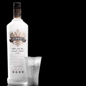 Botella de Vodka Smirnoff Black