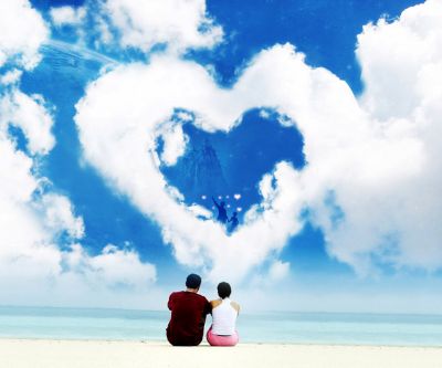 Nubes en Forma de Corazón en la Playa