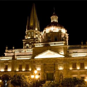 Edificio Histórico Iluminado
