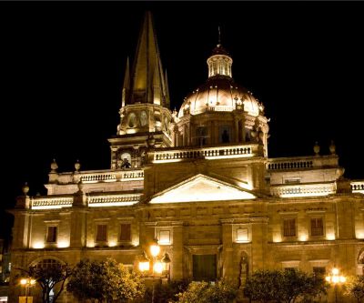 Edificio Histórico Iluminado