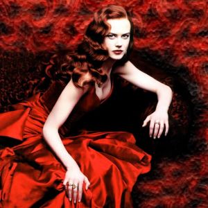 Mujer Elegante en Vestido Rojo
