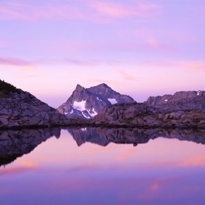 Reflejo Montañoso Sereno