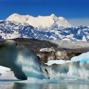 Majestuosos Icebergs y Montañas