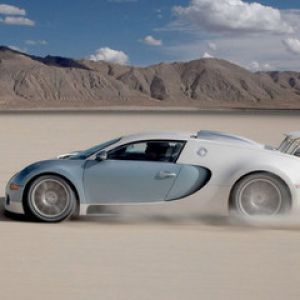 Bugatti Veyron en el desierto