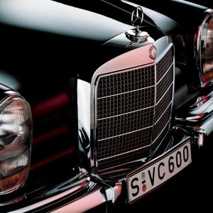 Frente de un Auto Clásico Mercedes