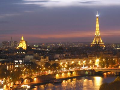 Vista Nocturna de la Torre Eiffel