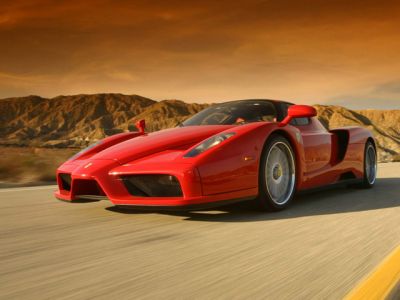 Ferrari Enzo en la carretera