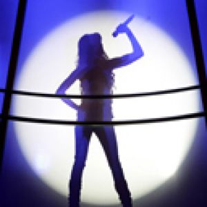 Silhouette de un Cantante