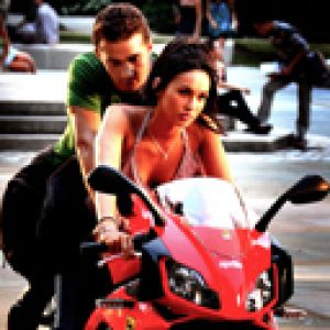 Pareja en Motocicleta