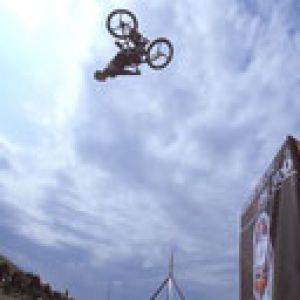 Ciclista BMX en Acción