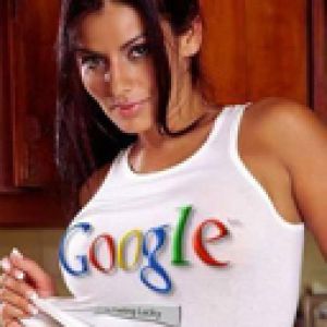 Chica con Logo de Google