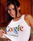 Chica con Logo de Google