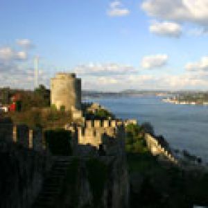 Castillo Histórico Junto al Río