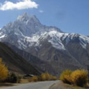 Majestuosas Montañas Nevadas