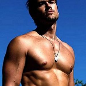 Modelo Masculino Estiloso