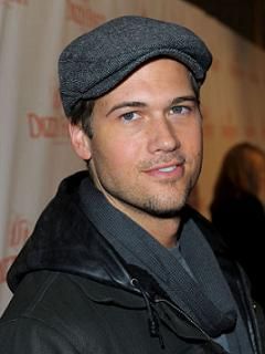 Hombre Estiloso con Gorra