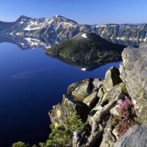 Impresionante Reflexión del Lago Montañoso