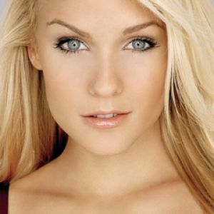 Mujer Rubia Hermosa